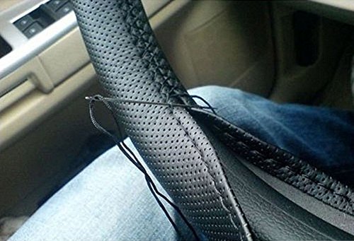 caolator DIY copertura del volante di auto con aghi e filo nero