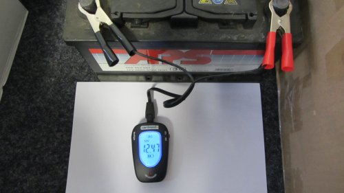 Cartrend 80127 Tester per batteria 12 V / 24 V, con display LCD retroilluminato blu