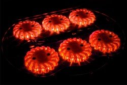 Luci di Emergenza LED - 3 Colori con Batterie e Caricabatterie - Rosso - 6 Pz.